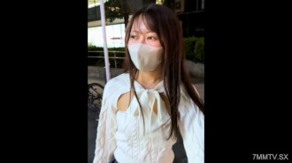 畫面中是一位身材嬌小、聰慧過人的偶像，一位美麗的女性，以及一場完整的體內射精性交。纖細的身體性交