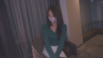 【45岁奇迹】一位性欲旺盛的美丽成熟女性参与三人性爱，并在体内射精。