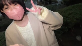 无删减首部拍摄！ ！真理子酱纤细苗条的身材让老头兴奋不已，他在她体内和嘴里都射了很多精！ ！