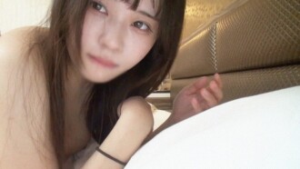 【重磅新人】首次拍摄/这是她的第一次写真拍摄。 *早鸟特惠：两年前搬到东京、长相朴素、略带乡土气息的女孩报名。下雨天，洪水预警！ ！ “随你便”以大量精液作为奖励。