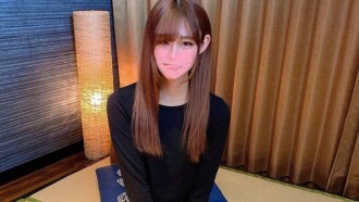 [Discontinued] The glamorous world of a stunningly slender, high-class ring girl who appeared in RIZIN, and the hidden side she revealed to everyone. The first ever revelation of a celebrity's secret time. Her first filmed sex scene, with her first ever massive cumshot, results in confirmed pregnancy.