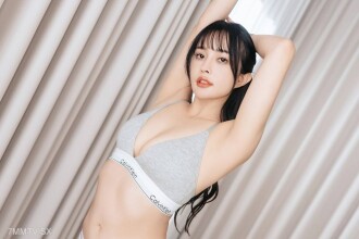 【真正運動員】可愛到被採訪團團轉的跑步女子 Calvin Klein 被汗水和愛液弄得濕透…全身是汗，用玩具和巨根被干到高潮連連！ | FC2電子市場