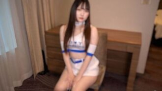[Tidak] Kulit cerah, kulit cantik, dan tinggi! Dia boleh mencapai sinaran matahari di dalam bilik dengan mudah! Kasut tumit tinggi putih dan kostum ratu perlumbaannya mempamerkan susuk tubuh yang sempurna, kaki yang sangat cantik, dan payudara yang sangat...