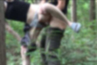 *Penawaran awal terbatas: 1560pt → 560pt* Ibu rumah tangga langsing dan cantik yang suaminya mengetahui perselingkuhannya [Menikmati Musim Panas Bagian 4] Diseret-seret di pegunungan dan hampir kehila...