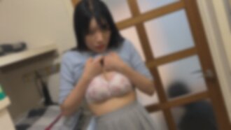 [Private Shoot] Wife squirts profusely. Serving her husband while he watches. Despite showing reluctance, she releases a massive amount, soaking her subordinate's arm...