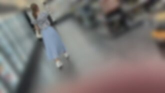 [Sesi Pemotretan Pribadi] Seorang istri muda yang bekerja sebagai penata kuku. Terlihat di supermarket lokal dan **dibawa pergi**. Dia mengayunkan putingnya yang sensitif dan melak...