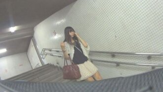 [Séance photo privée] [Rapports sexuels naturels avec un ami] Après une séance photo en culotte la tête en bas en ville, on a fait l'amour sans protection dans un hôtel ! J'étais r...