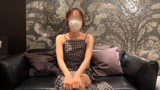 [Gesicht enthüllt & Gesichtsspritzer erlaubt] Eine 27-jährige Kosmetikangestellte kehrt zurück. Sie windet sich vor Schmerzen und stöhnt laut auf, als ein harter, pulsierender Peni...