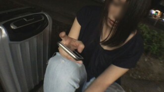 [Unzensierte x persönliche Fotografie] Ein einfaches Mädchen, das auf der Straße sitzt, ist ein außer Kontrolle geratenes Mädchen! Ein Mann, dessen Hobby Gonzo ist, bringt ihn nach Hause und schießt den Vaginal-Cumshot eines Mädchens mit rasierter Muschi [# lass mich bleiben]