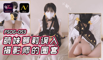 사진작가의 함정에 실수로 빠진 귀여운 소녀 로리