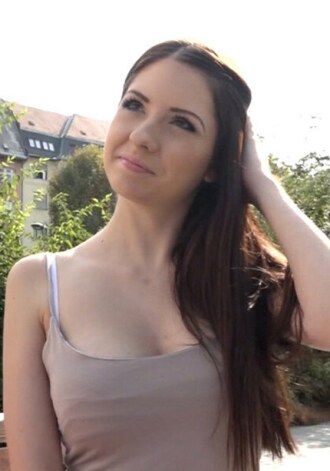Aller chercher des femmes japonaises en Europe de l'Est, la Mecque des femmes extrêmement belles ! Rebecca de Roumanie, une fille à la chatte rasée qui rivalise avec les célébrités