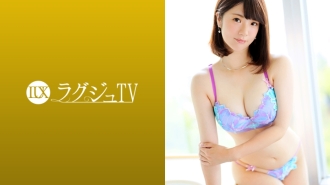 Luxury TV 1156 Une belle femme mûre qui a du mal avec le sexe ordinaire tout en pensant à son petit ami tout à la fois. Un corps tellement frustré qu'il réagirait juste en étant touché. Pantalon de yoga avec une jolie voix comme pour libérer le désir sexuel accumulé !