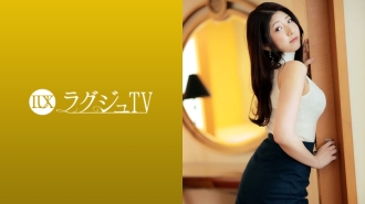 LuxuTV 1703 C'est un sentiment pudique, mais un professeur de piano aux gros seins qui est timide et jouit avec du sexe intense ! Ambiance qui ne se goûte pas au quotidien, s'enthousiasmer progressivement pour le jeu, et plonger dans le plaisir avec des postures audacieuses !