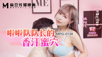 Kisah kehidupan seksi vagina pemandu sorak yang berkeringat
