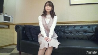 [First shot] AV application on the net → AV experience shooting 924 A beautiful girl who is injured after breaking up with her boyfriend appears for the first time in AV! With fingering, "I'm sorry! ] And Bishabisha squirting! Mutsurisukebe daughter who has convulsions cum in sleeping back ♪