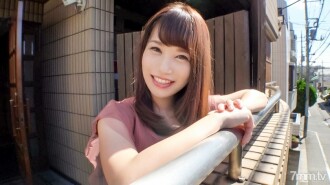 [First shot] [Fine skin] [Squirting] An active caregiver who was shy, makes a loud voice in front of the camera and fascinates the foolery. Application amateur, first AV shooting 108