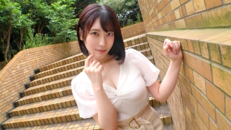 [Bumaba rito ang isang natural na erotikong diyosa! ! ] "Gusto kong maraming makakita sa akin. Nasasabik ako kapag may nakakita sa akin." Isang dating gravure idol na may G cup ang hindi inaasahang lumabas sa isang AV! ! She wants to feel good, kaya naman nakipag-sex siya. Ito ay sobrang erotiko na ang isang paninigas ay hindi maiiwasan! ! [Unang shoot] AV application online → AV experience shooting 2085