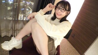 "Melihatnya sahaja sudah cukup menenangkan! Seorang gadis yang lemah lembut, tetapi seorang wanita gila yang melancap 5 kali seminggu [Sana, 20 tahun] Posisi cowgirlnya yang janggal sebenarnya bagus! Seks yang sengit dengan tubuhnya yang montok berpaut pa...