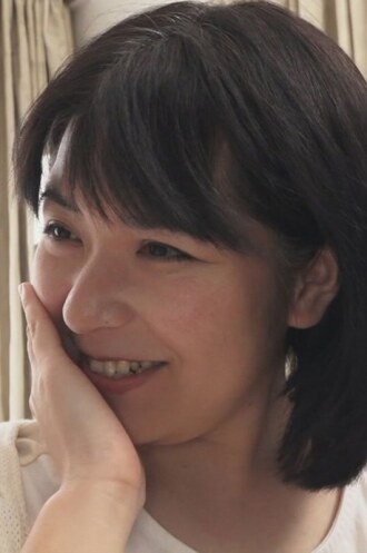 我原本應該透過實踐經驗來教導性愛，但不知不覺中，我的情慾開關被打開了，我興奮地扭動著臀部！